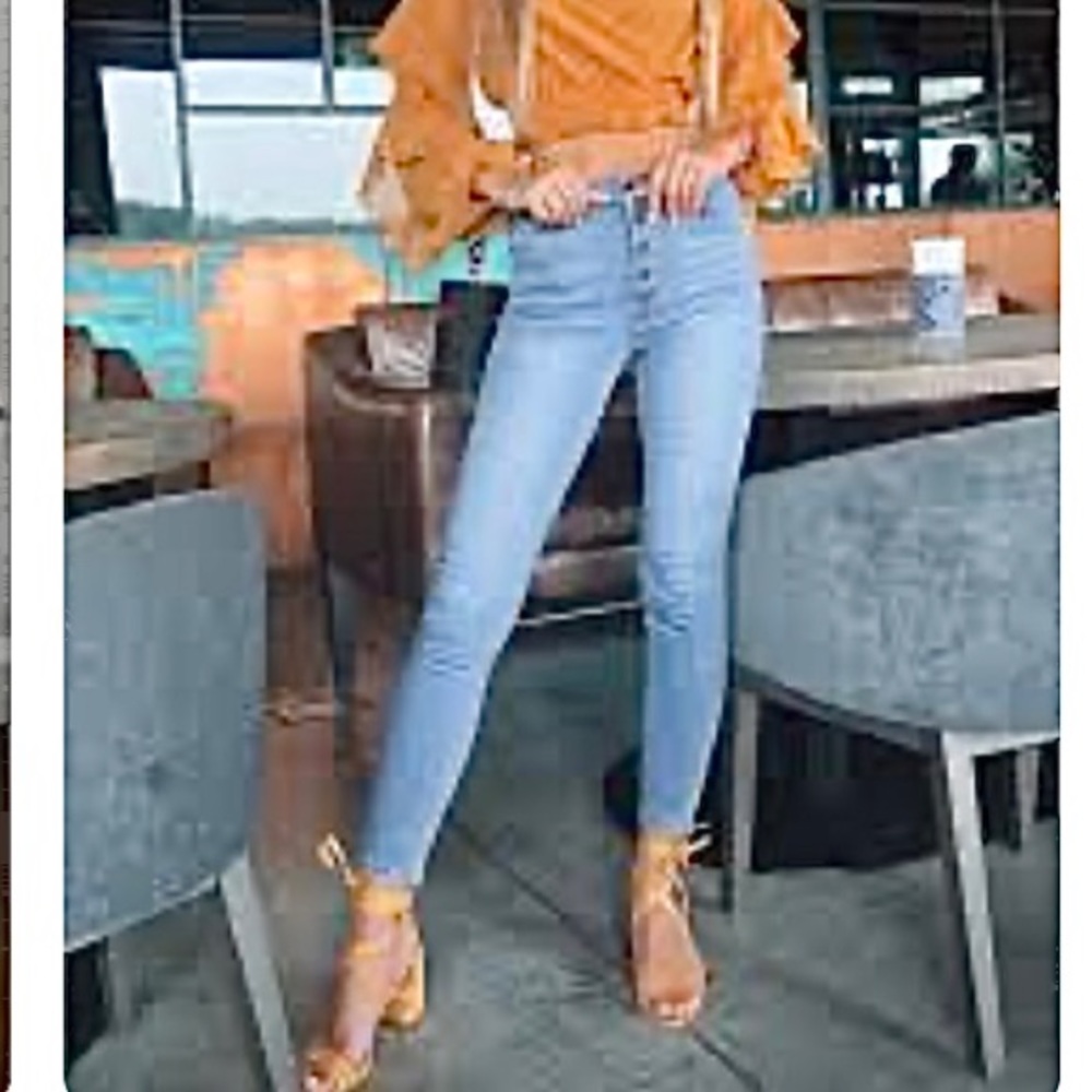 MADEWELL 10” HIGH-RISE LIGHT WASH BUTTON-FRONT RAW-HEM SKINNY JEANS. Sz30